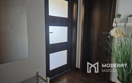 Na prenájom 2-izbový byt s vlastným parkovaním v Malackách