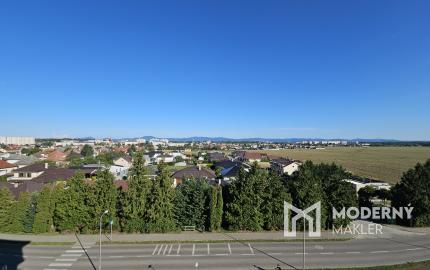 Na prenájom 2-izbový byt s vlastným parkovaním v Malackách