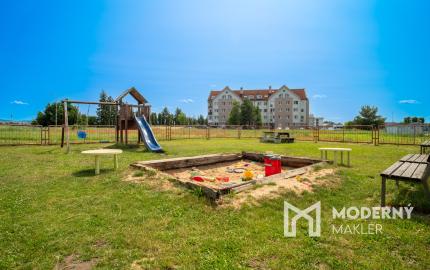 Na prenájom 2-izbový byt s vlastným parkovaním v Malackách