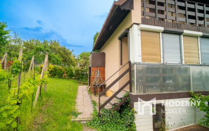 VÝRAZNÁ ZĽAVA: Na predaj záhradná chata s výhľadom na golfové ihrisko v Skalici