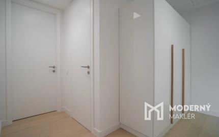 Na prenájom štýlový 3-izbový byt v SKYPARK RESIDENCE s panoramatickým výhľadom