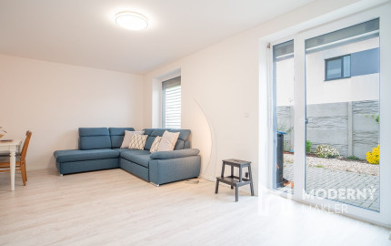 Na prenájom kompletne zariadený 4-izbový byt s benefitmi rodinného domu v Rovinke