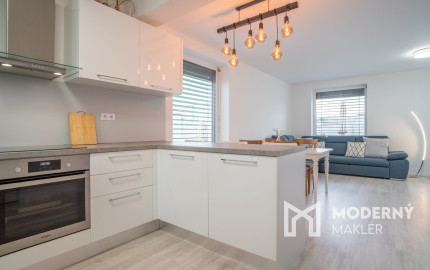 Na prenájom kompletne zariadený 4-izbový byt s benefitmi rodinného domu v Rovinke