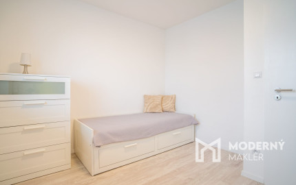 Na prenájom kompletne zariadený 4-izbový byt s benefitmi rodinného domu v Rovinke