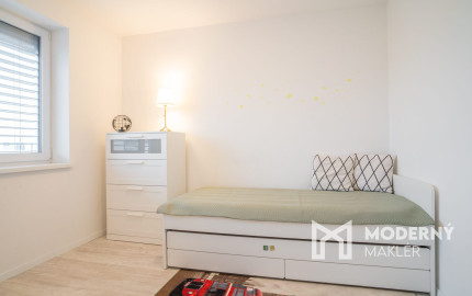 Na prenájom kompletne zariadený 4-izbový byt s benefitmi rodinného domu v Rovinke