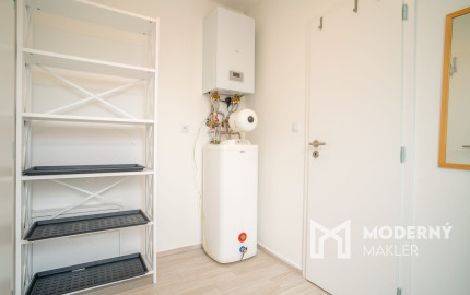 Na prenájom kompletne zariadený 4-izbový byt s benefitmi rodinného domu v Rovinke