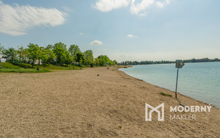 Na predaj 2-izbový byt v Senci pri jazerách s terasou