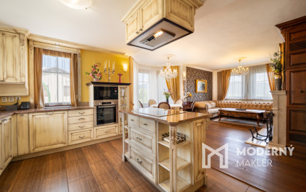 Na predaj nadštandardný rodinný dom s bazénom, Soblahov