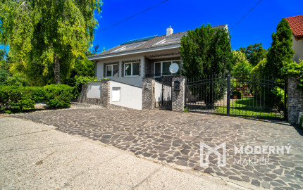 Na predaj rodinný dom s bazénom a saunou v Rohovciach