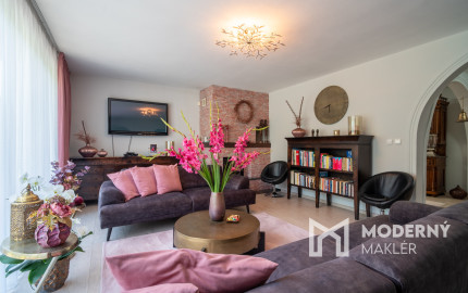 Na predaj rodinný dom s bazénom a saunou v Rohovciach