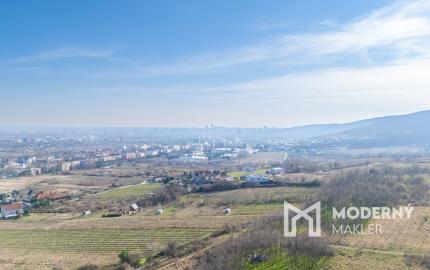 Na predaj perspektívny pozemok v Rači