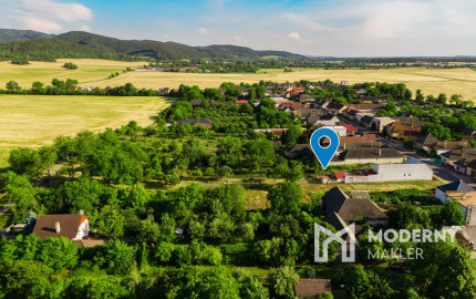 Na predaj slnečný stavebný pozemok v obci Nová Ves nad Váhom