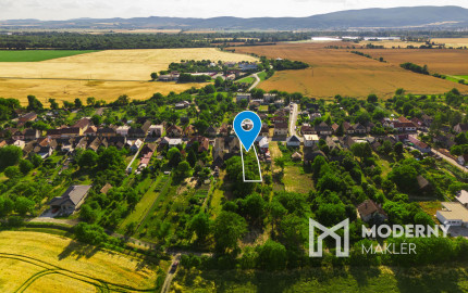 Na predaj slnečný stavebný pozemok v obci Nová Ves nad Váhom