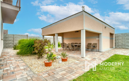 Na predaj rodinný dom s rozľahlým pozemkom v Kostolišti