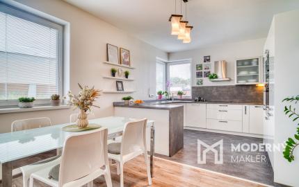 Na predaj rodinný dom s rozľahlým pozemkom v Kostolišti