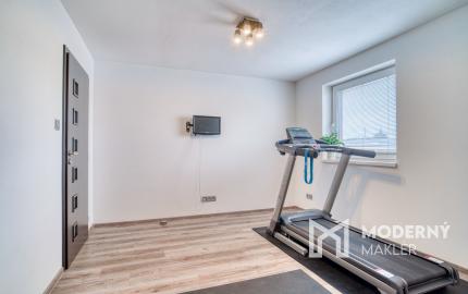 Na predaj rodinný dom s rozľahlým pozemkom v Kostolišti