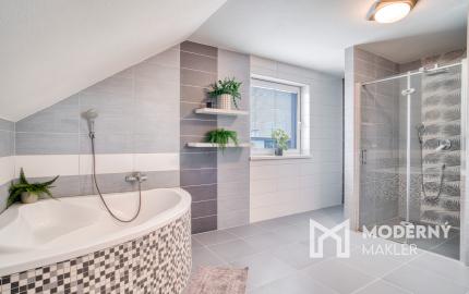 Na predaj rodinný dom s rozľahlým pozemkom v Kostolišti