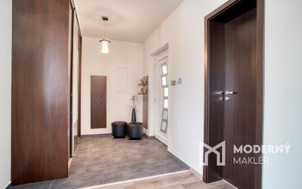 Na predaj rodinný dom s rozľahlým pozemkom v Kostolišti