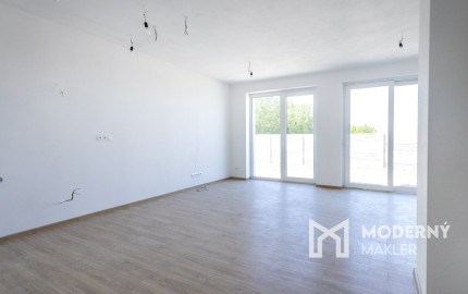 Predaj 4-izbová bytová jednotka v dvojdome v Lehniciach