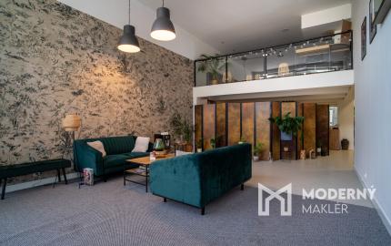 Na prenájom obchodný priestor v centre mesta priamo pod Bratislavským hradom