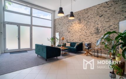 Na prenájom obchodný priestor v centre mesta priamo pod Bratislavským hradom