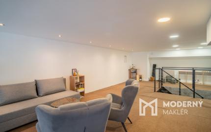 Na prenájom obchodný priestor v centre mesta priamo pod Bratislavským hradom