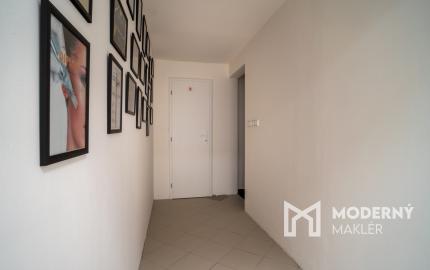 Na prenájom obchodný priestor v centre mesta priamo pod Bratislavským hradom