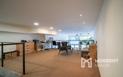 Na prenájom obchodný priestor v centre mesta priamo pod Bratislavským hradom