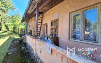 REZERVOVANÉ..Na predaj rodinný 2-izbový domček v pôvodnom stave – Zlatníky, okr. Bánovce nad Bebravou, pozemok 1200 m², tichá ulica, krásne prostredie