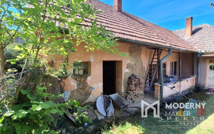 REZERVOVANÉ..Na predaj rodinný 2-izbový domček v pôvodnom stave – Zlatníky, okr. Bánovce nad Bebravou, pozemok 1200 m², tichá ulica, krásne prostredie