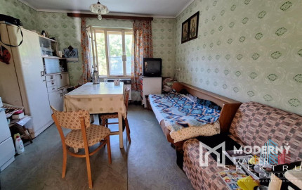 REZERVOVANÉ..Na predaj rodinný 2-izbový domček v pôvodnom stave – Zlatníky, okr. Bánovce nad Bebravou, pozemok 1200 m², tichá ulica, krásne prostredie