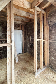 Na predaj stavebný pozemok s rozostavaným drevodomom v obci Lehnice - Sása