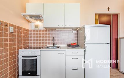 Na predaj čiastočne zariadená garsónka v Seredi