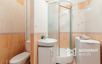 Na predaj čiastočne zariadená garsónka v Seredi