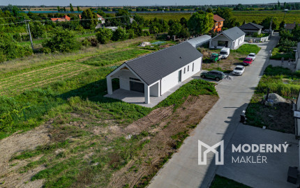 REZERVOVANÉ: Na predaj moderný 4-izbový rodinný dom v Šoporni