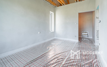 REZERVOVANÉ: Na predaj moderný 4-izbový rodinný dom v Šoporni