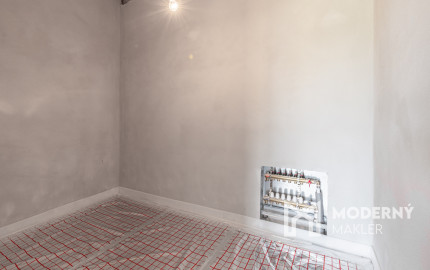 REZERVOVANÉ: Na predaj moderný 4-izbový rodinný dom v Šoporni