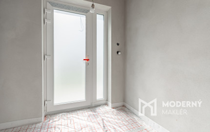 REZERVOVANÉ: Na predaj moderný 4-izbový rodinný dom v Šoporni