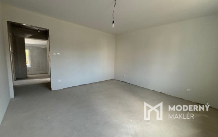 PREDAJ -Exkluzívna ponuka  3i RD - kompletná rekonštrukcia, terasa, pozemok 450m2 - Bánovcen/B / Biskupice