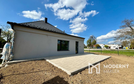 PREDAJ -Exkluzívna ponuka  3i RD - kompletná rekonštrukcia, terasa, pozemok 450m2 - Bánovcen/B / Biskupice