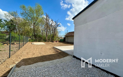 PREDAJ -Exkluzívna ponuka  3i RD - kompletná rekonštrukcia, terasa, pozemok 450m2 - Bánovcen/B / Biskupice