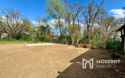 PREDAJ -Exkluzívna ponuka  3i RD - kompletná rekonštrukcia, terasa, pozemok 450m2 - Bánovcen/B / Biskupice