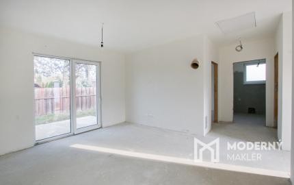 Na predaj rekreačná chata s priestranným pozemkom v obci Blahová