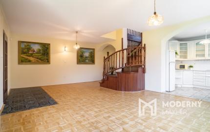 REZERVOVANÉ: Na predaj poschodová 6-izbová vila v srdci Dunajskej Stredy