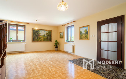 REZERVOVANÉ: Na predaj poschodová 6-izbová vila v srdci Dunajskej Stredy