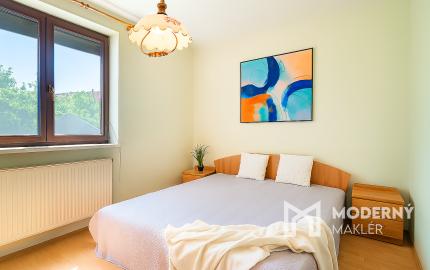 REZERVOVANÉ: Na predaj poschodová 6-izbová vila v srdci Dunajskej Stredy