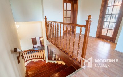 REZERVOVANÉ: Na predaj poschodová 6-izbová vila v srdci Dunajskej Stredy