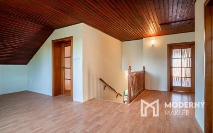 REZERVOVANÉ: Na predaj poschodová 6-izbová vila v srdci Dunajskej Stredy