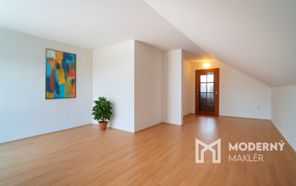 REZERVOVANÉ: Na predaj poschodová 6-izbová vila v srdci Dunajskej Stredy