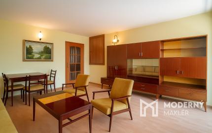 REZERVOVANÉ: Na predaj poschodová 6-izbová vila v srdci Dunajskej Stredy